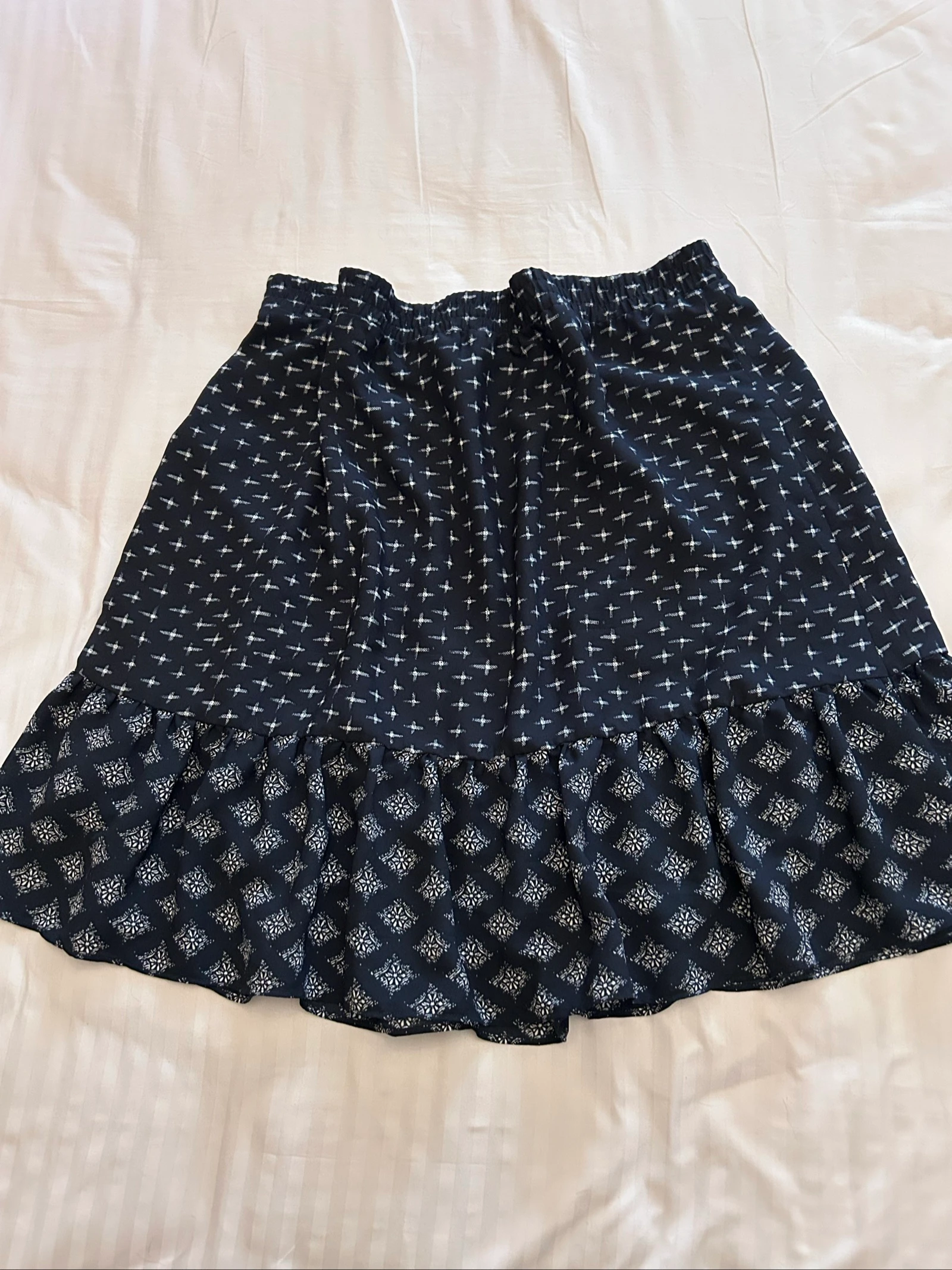 Falda vintage estampado flores azul marino y blanco talla XL de C&A
